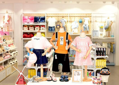 開(kāi)個(gè)服裝店男女裝童裝一起賣(mài)怎么樣?一店多贏(yíng),打造全方位服裝王國(guó)!